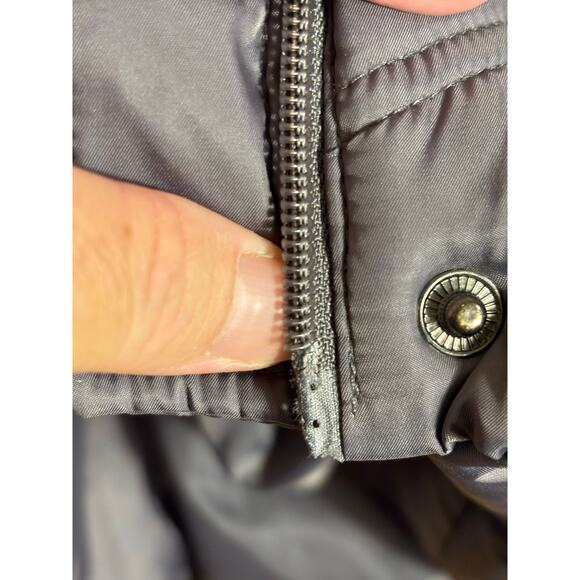 Kenneth Cole Women's Puffer Jacket in Grey. Size S/Small - Picture 10 of 11